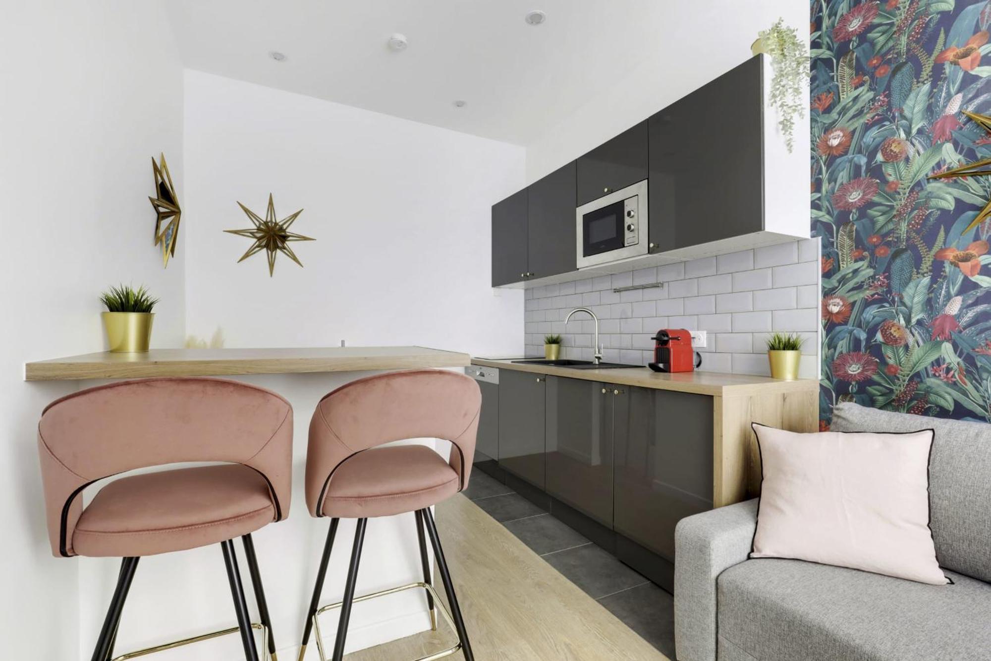 Nice Apartment Renovated And Bright Street Side Париж Екстериор снимка